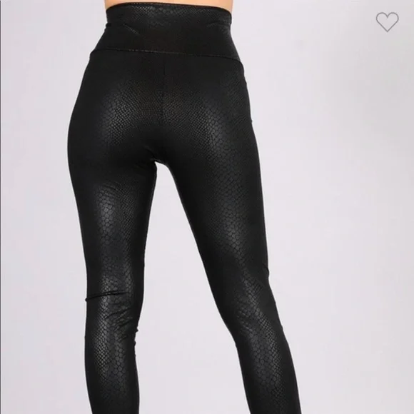 Black Faux Leather Vegan PU High Waist Leggings SNAKE Skin Print NEW - Picture 2 of 5
